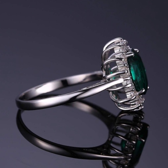 The Emerald Ring - Picture 2 of 3